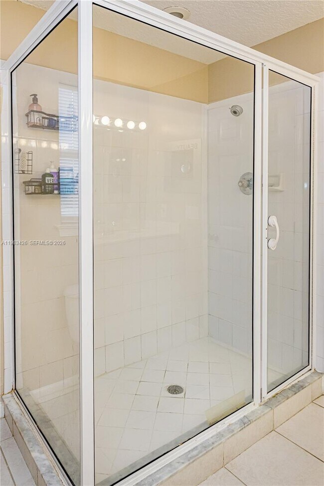 Building Photo - 1651 Hawthorne Pl