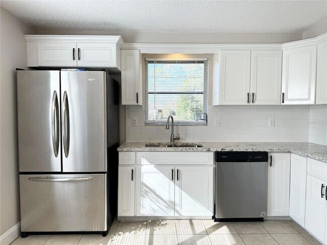 Building Photo - 237 Matisse Cir N