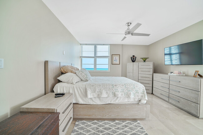 Building Photo - 6450 Collins Ave