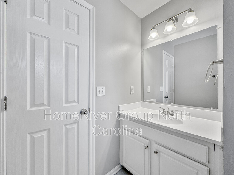Building Photo - 1437 Crandon Dr