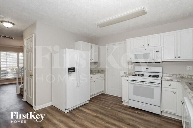 Building Photo - 8124 Valley Ridge Dr