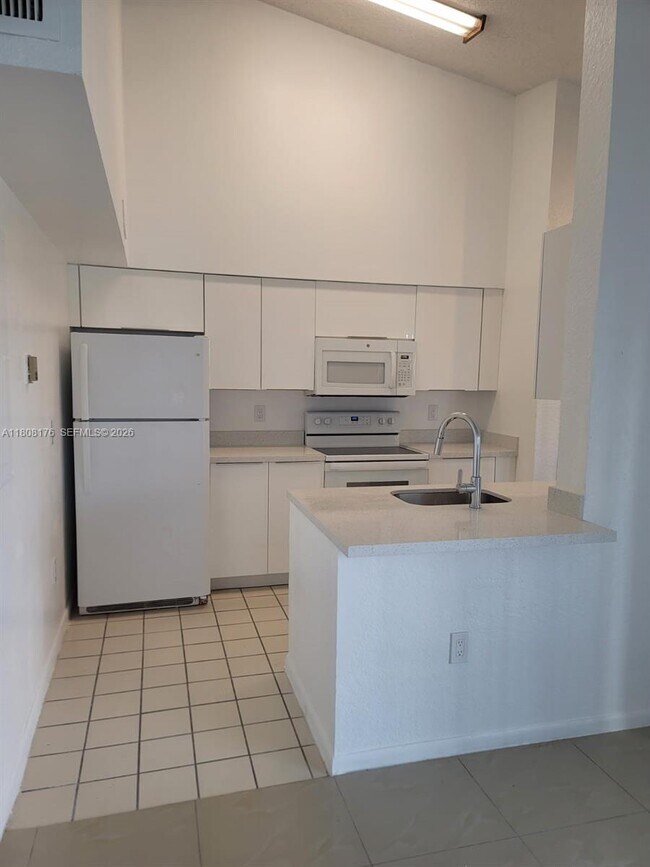 Building Photo - 2881 N Oakland Forest Dr