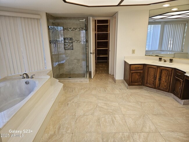 Building Photo - 2344 W Lobo Ave