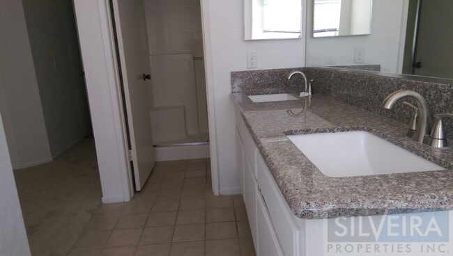 Building Photo - Captivating 3 bed 2 bath home in Santa Maria.