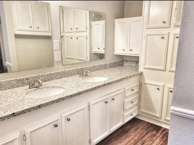 Building Photo - 612 Littlewood