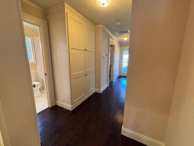 Building Photo - Historic Charm, Modern Comfort | 4BR +Bonu...
