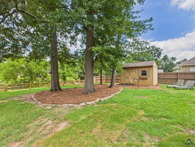 Building Photo - 205 Pebble Stone Pl