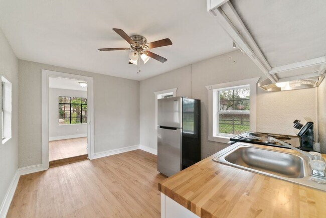 Building Photo - 226 Belmont A San Antonio TX 78202