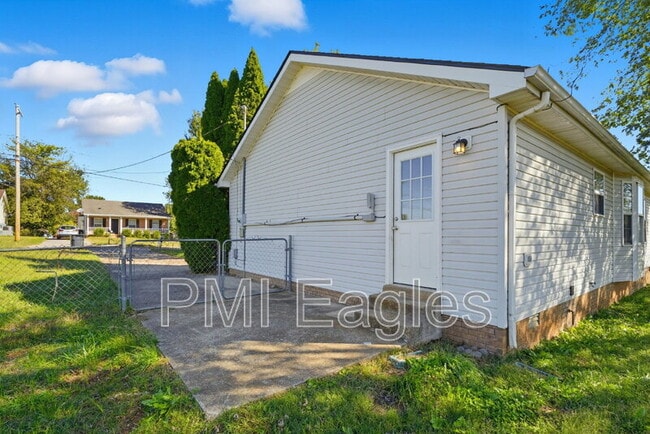 Building Photo - 112 Waterford Dr