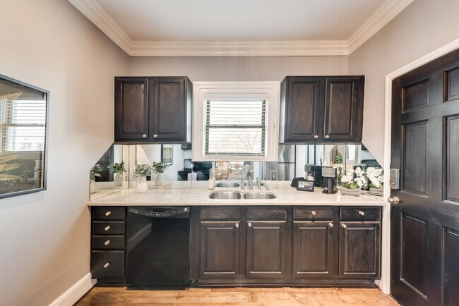 Interior Photo - The Landmark