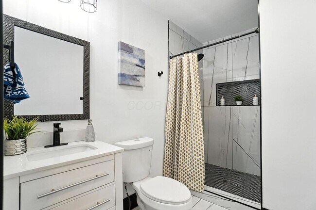 Building Photo - 887-889-889 E Livingston Ave