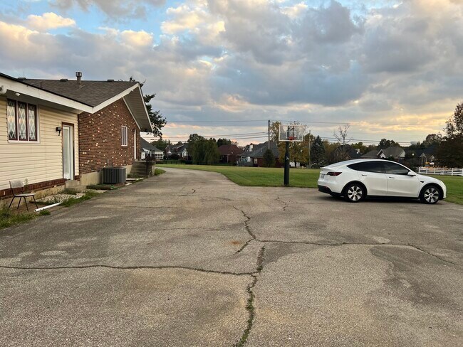 Building Photo - 10407 Brentlinger Ln