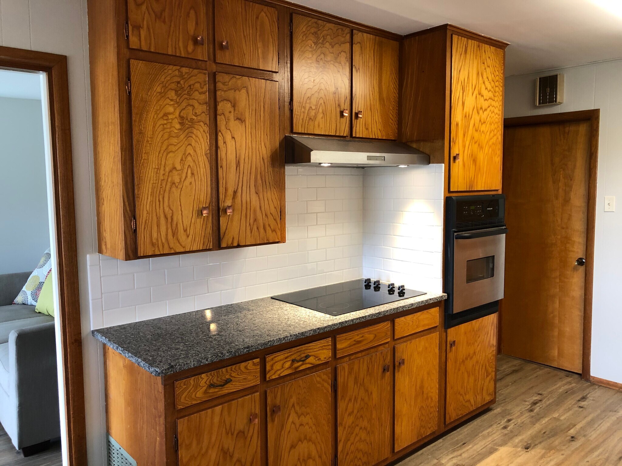 Electric stovetop - 1034 Elizabeth Ave