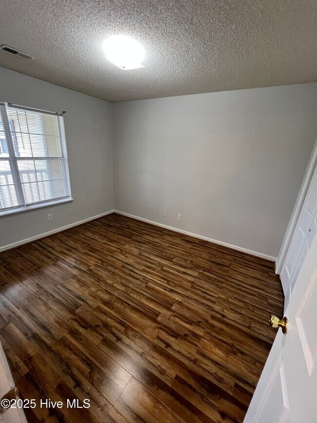 Building Photo - 2936 Mulberry Ln