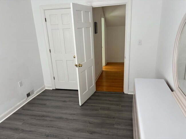 Building Photo - 6541 Broadwater Cir
