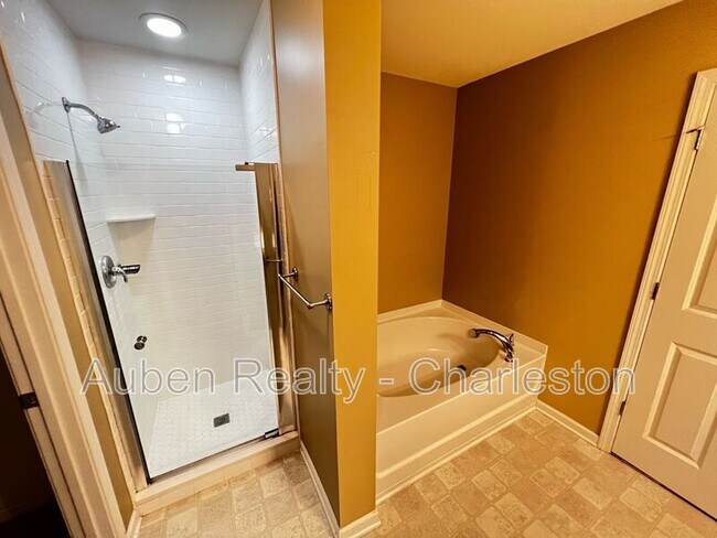 Building Photo - 226 S Lamplighter Ln