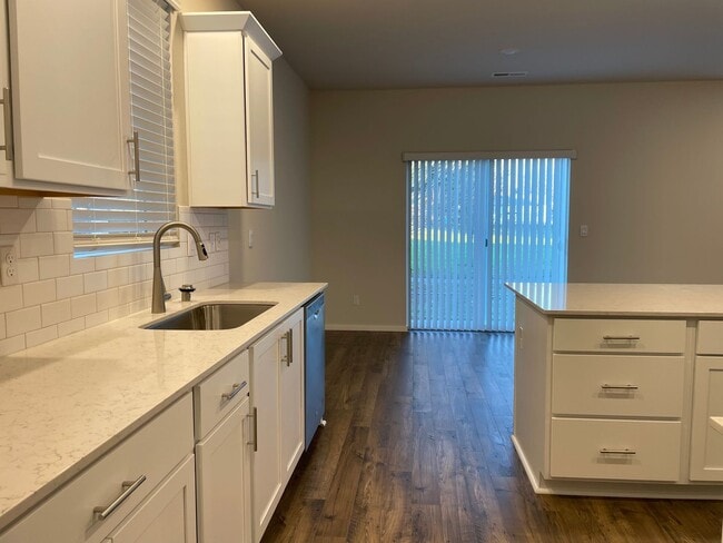 Building Photo - Don’t Miss This! Spacious Vancouver Home with Large Yard & Double Garage.