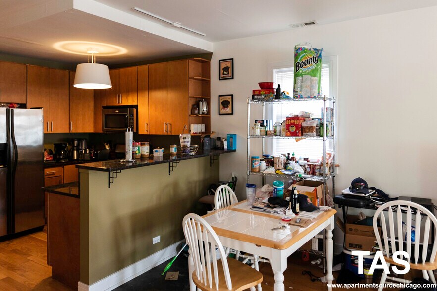 Primary Photo - 3023 N Oakley Ave
