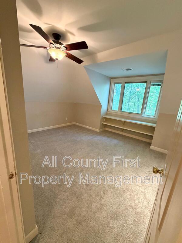 Building Photo - 2438 Kings Arms Dr