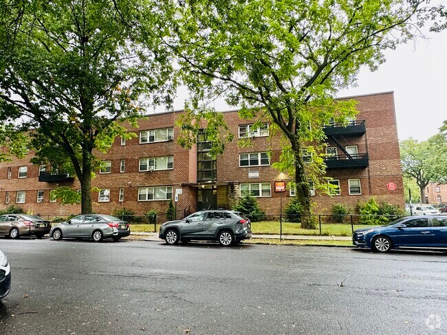 Building Photo - 68 Elmwood Ave
