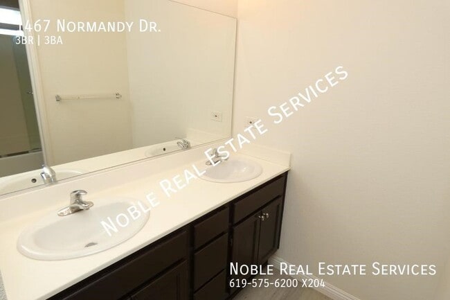 Building Photo - 1467 Normandy Dr