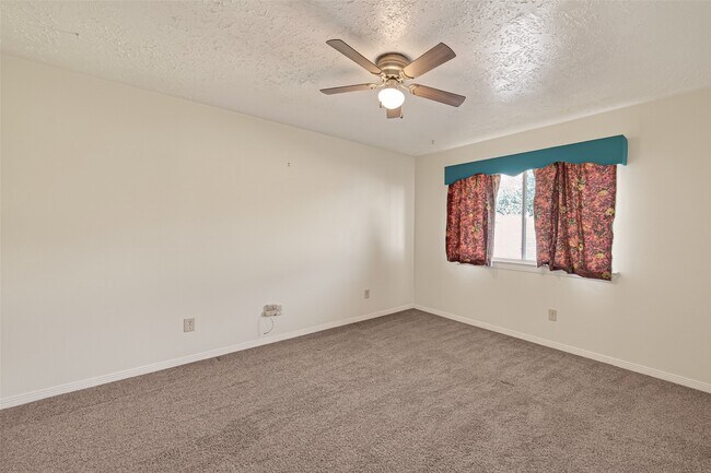 Building Photo - 11866 Plumbrook Dr