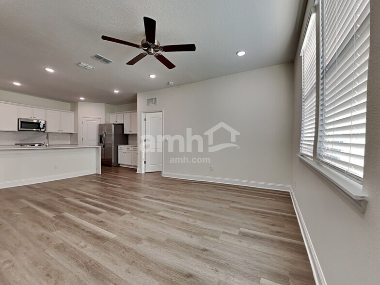 Building Photo - 11649 Hillside Dr