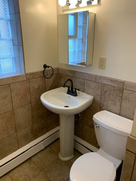 Building Photo - 859 St Paul Ave