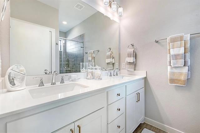 Building Photo - 2214 Rook Dr