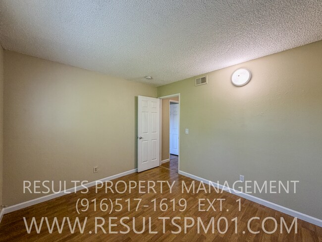Building Photo - Adorable 2 bedroom duplex