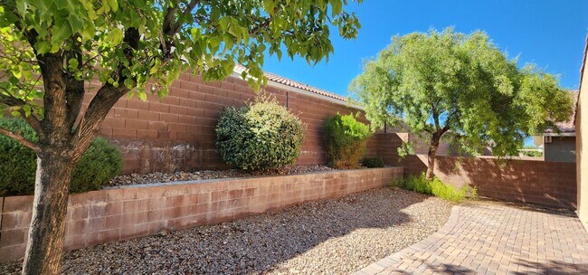 Building Photo - Great single Story Home in Southwest locat...