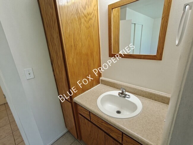 Building Photo - 3318 E Bellevue St