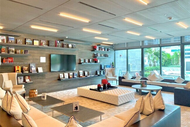 Primary Photo - 1080 Brickell Ave