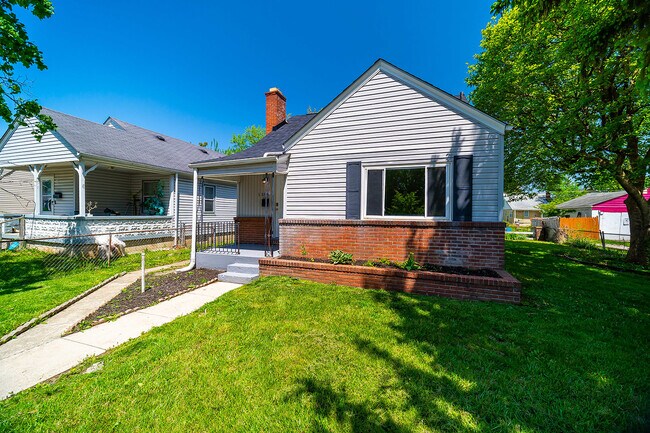 Building Photo - 1386 E 19th Ave