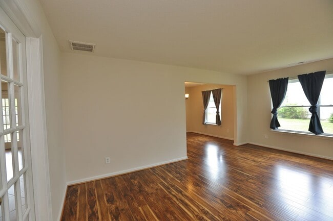 Building Photo - Ranch Home - Backs to Community Pool & Playgrounds - Pet-Friendly - Available 06-23-26!