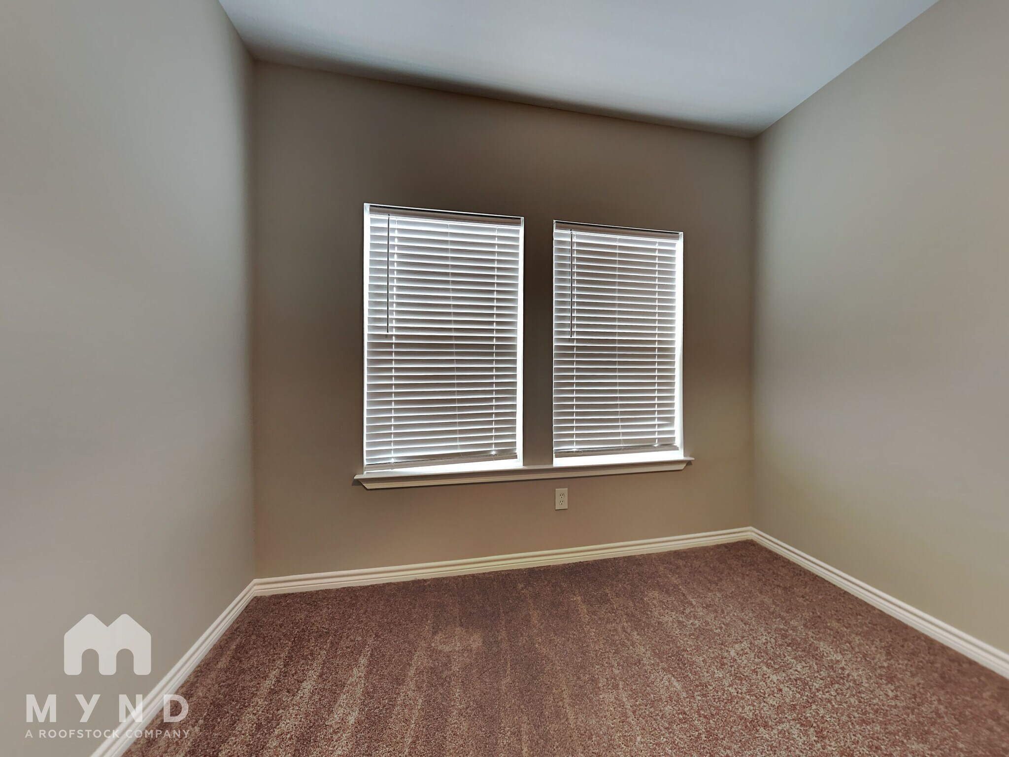 Building Photo - 850 Palmdate