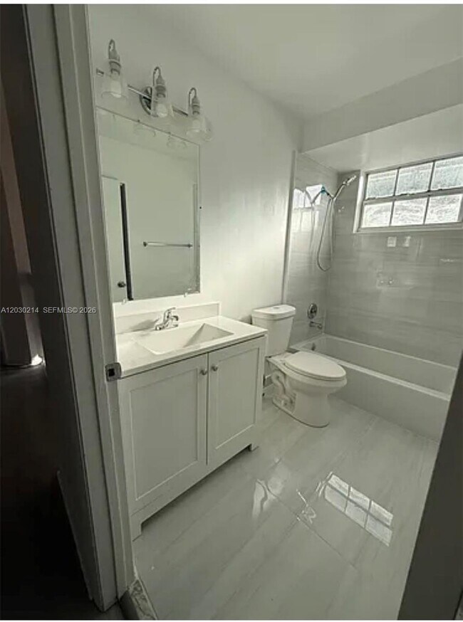 Building Photo - 127 SW 159th Way