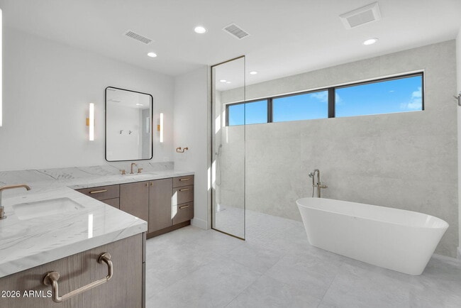 Building Photo - 6975 North 39th Pl