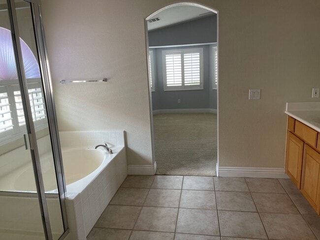 Building Photo - Stunning Single-Story Home with Spa in Gated Community!