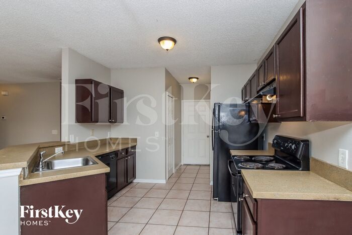 Building Photo - 1160 Schumann Dr