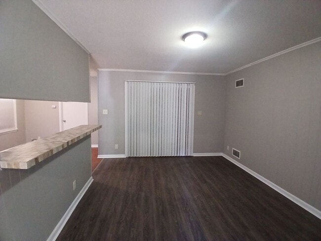 Building Photo - Newly Renovated Home in Parkway Village  - Open To Section 8