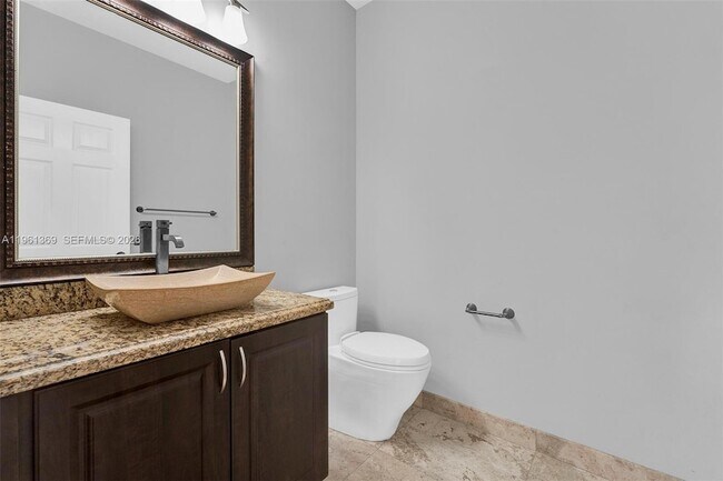 Building Photo - 1518 Maple Dr