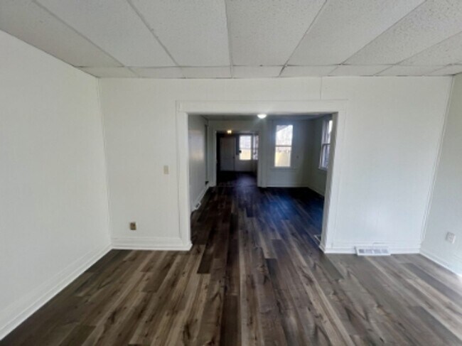 Building Photo - AVAILABLE FOR SHOWING!!! 4BR / 1BA.
