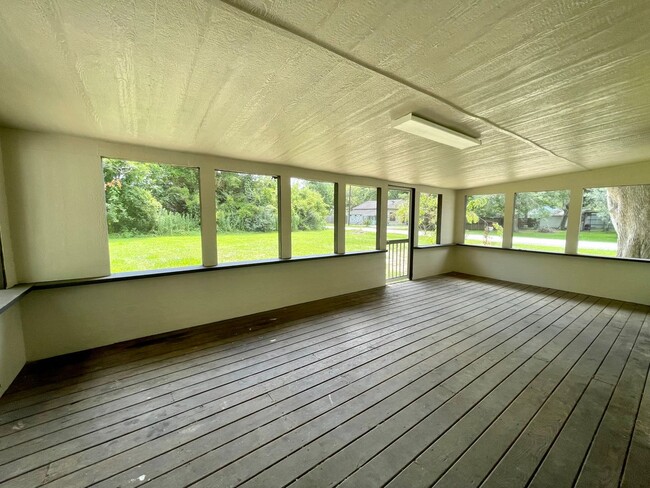 Building Photo - 475 Mitchell St