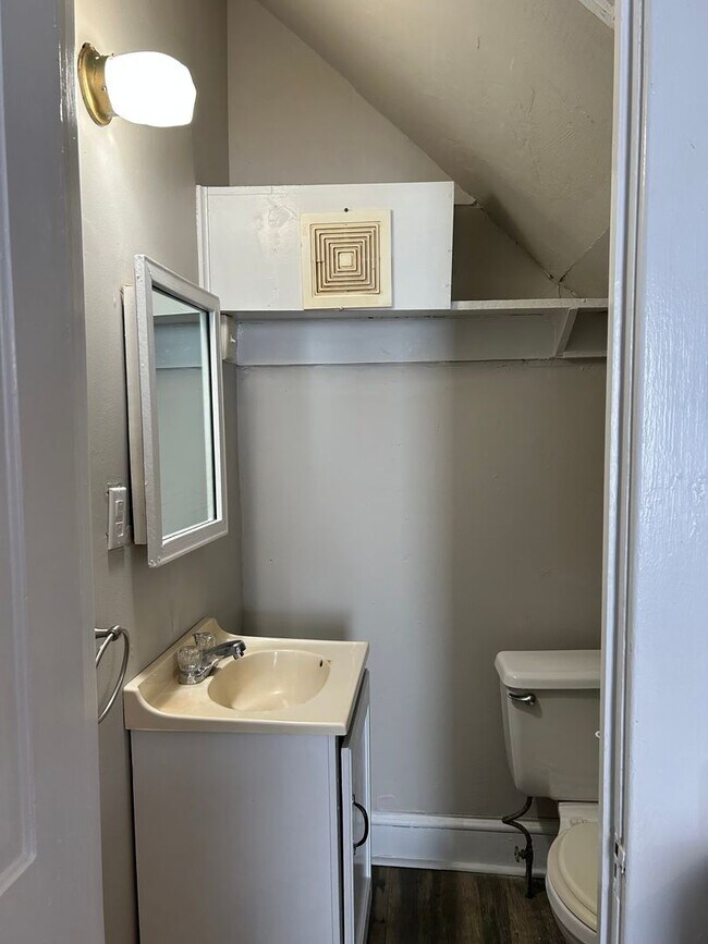 Building Photo - 7 S 4th St