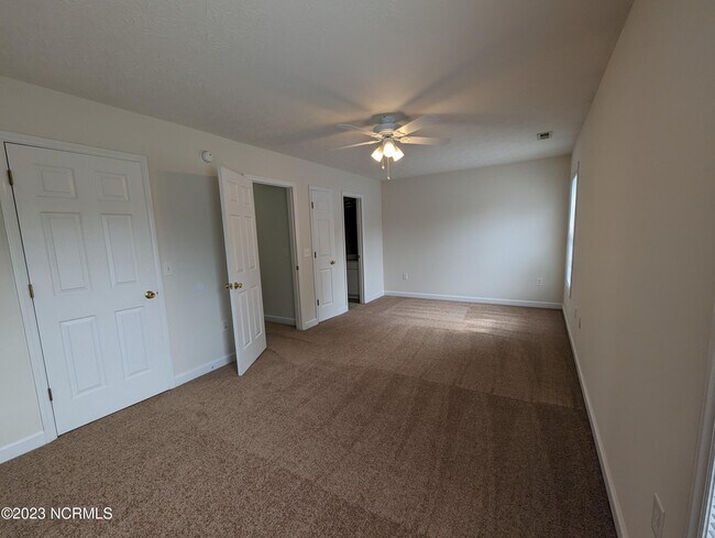 Building Photo - 6010 Larson Pl