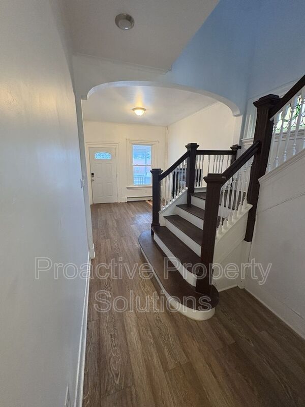 Building Photo - 415 S Main Ave