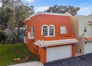 Building Photo - 557 Lusara Ct