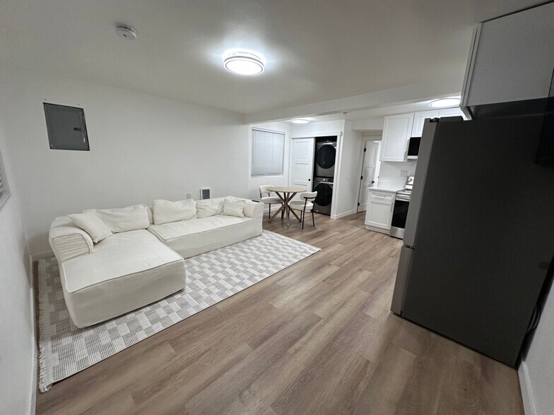 Building Photo - 1747 NE 147th St