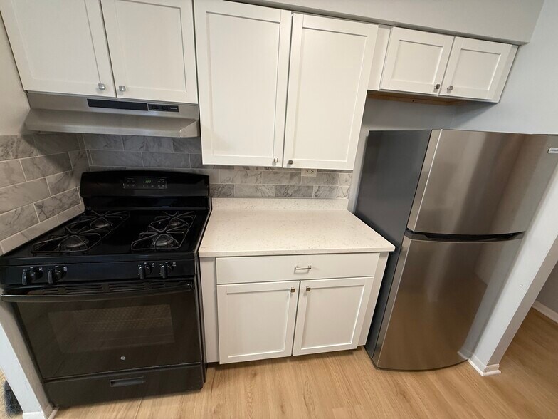 Building Photo - 300 S Roselle Rd